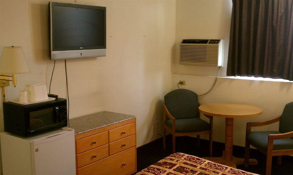 Value Inn & Suites ซาลีนา ภายนอก รูปภาพ