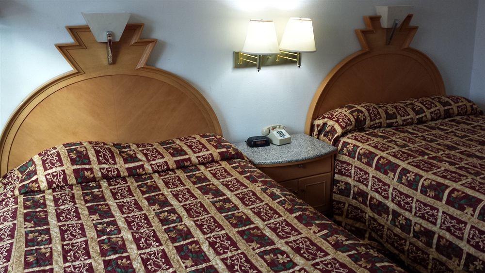 Value Inn & Suites ซาลีนา ภายนอก รูปภาพ