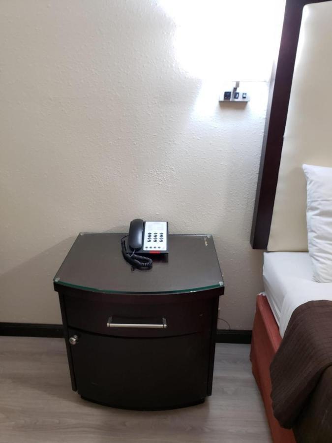 Value Inn & Suites ซาลีนา ภายนอก รูปภาพ